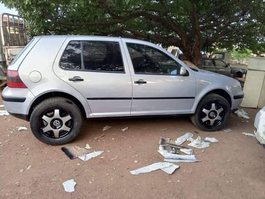 A picture of 2002 Volkswagen Golf 3