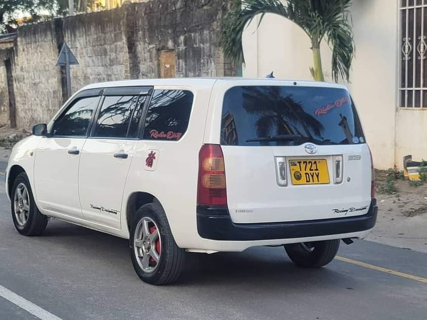A picture of TOYOTA SUCCED VAN