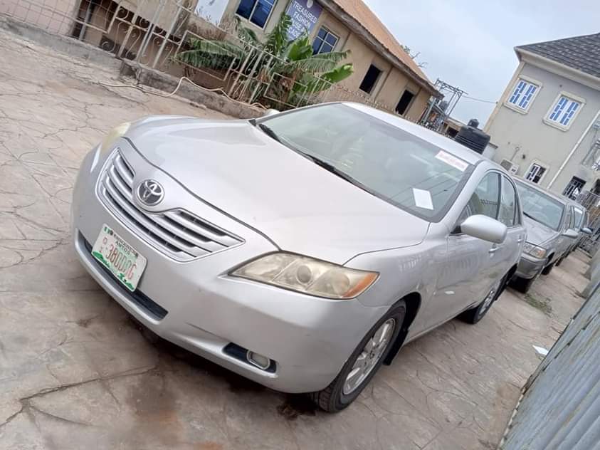 A picture of TOYOTA CAMRY 08