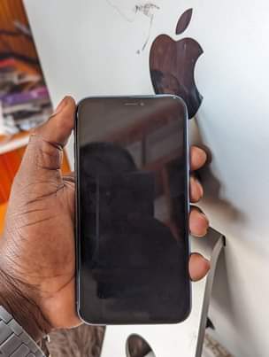 A picture of IPHONE XR 64GB CLEAN SANA 0622747723