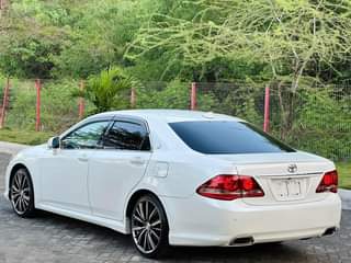 A picture of Toyota crown ATHLETIC new model