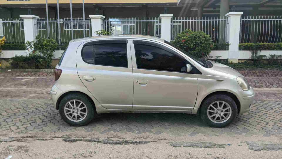 A picture of Vitz for sale 0657633355