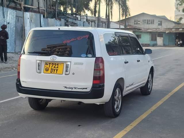 A picture of TOYOTA SUCCED VAN