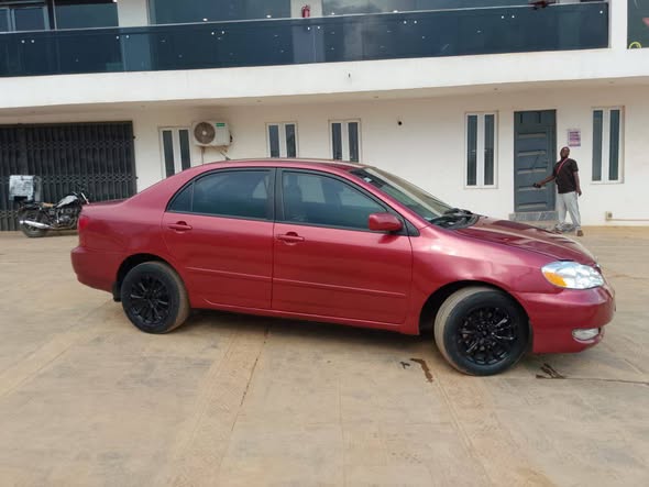 A picture of TOYOTA COROLLA 2007