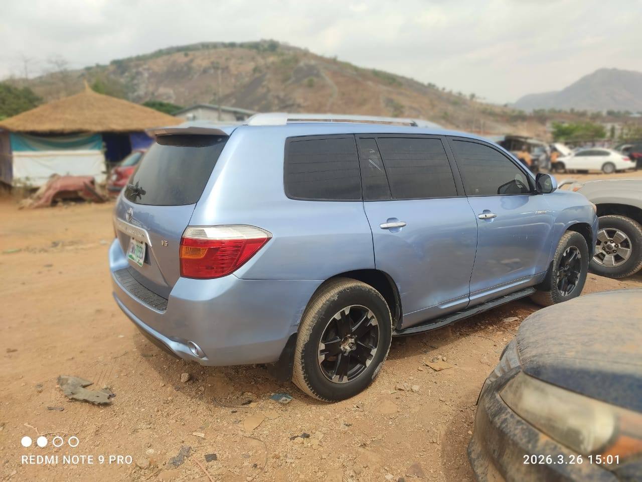A picture of DISTRESS alert 2009 3 row seats Toyota highlander p for
