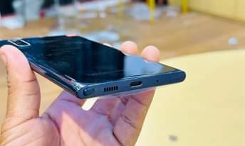 A picture of note 10