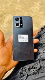 A picture of Oppo Reno 7 8ram 256gb