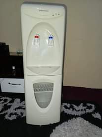 A picture of Water dispenser inatoa maji maji barid Tu bei 110000