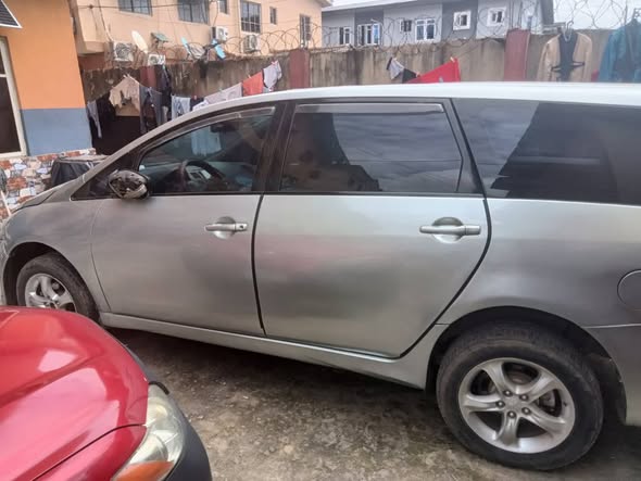 A picture of mitsubishi grandis