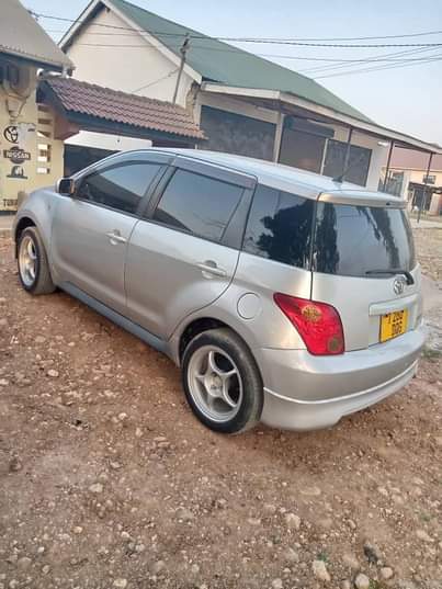 A picture of Toyota IST Kali sana