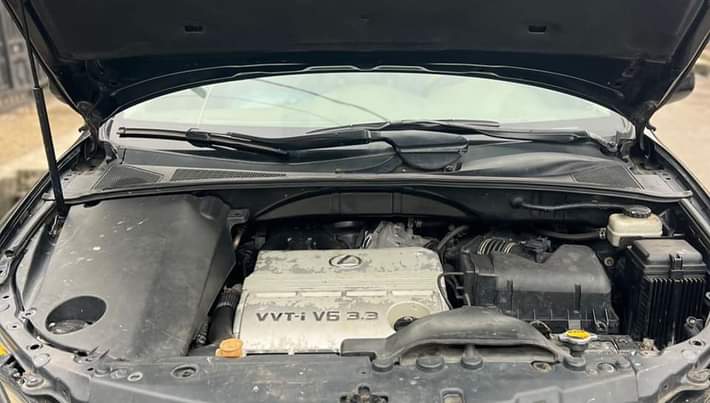 A picture of Few months registered not used 2005 Rx330 Pure first body