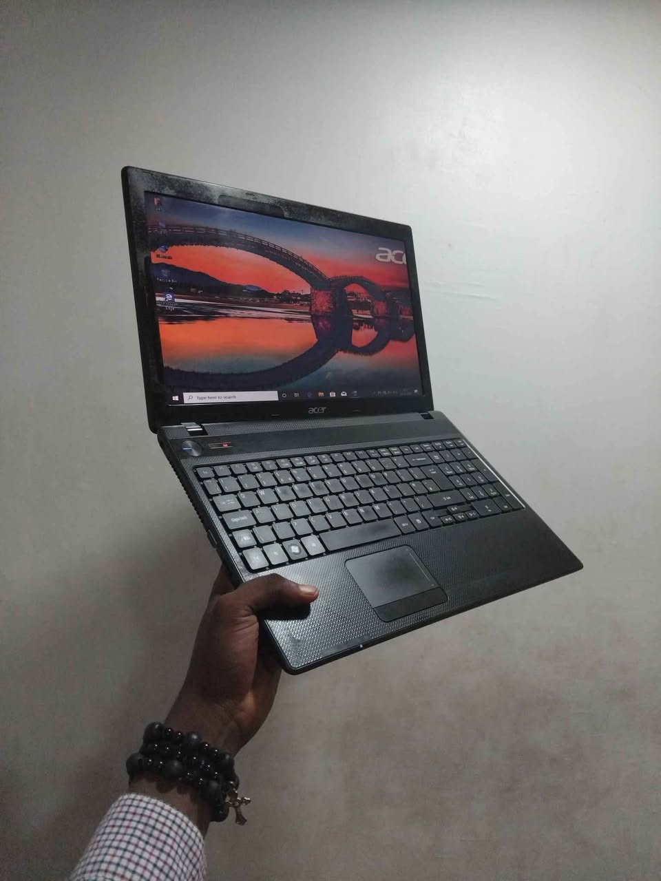 A picture of Acer 5742 Intel core i5 4gb 320gb HDD 5th Gen