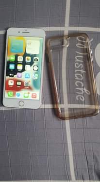 A picture of iPhone 7 plus Gold 32gb