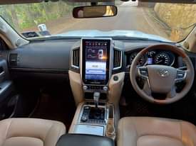 A picture of Land cruiser V8 2022 model 195m negotiable 0756494005