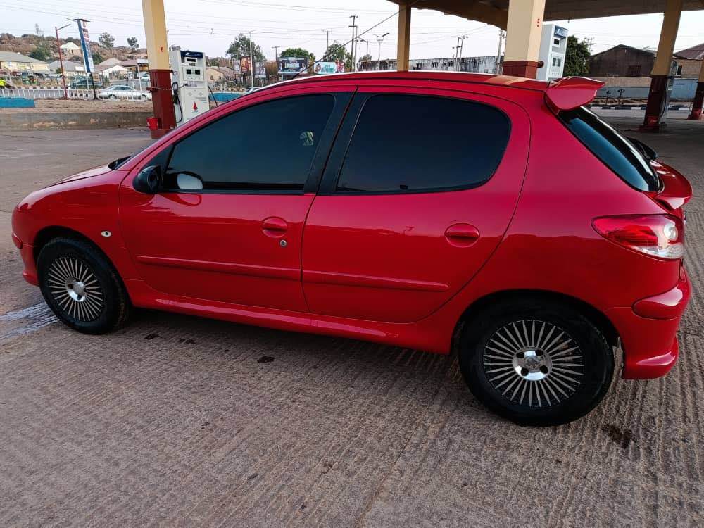 A picture of PEUGEOT 206
