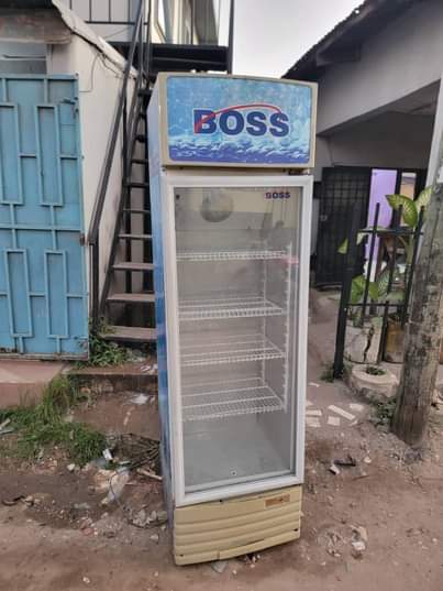 A picture of Boss friji litre 329. Bei. 650000 location Ubungo piga 0789371473