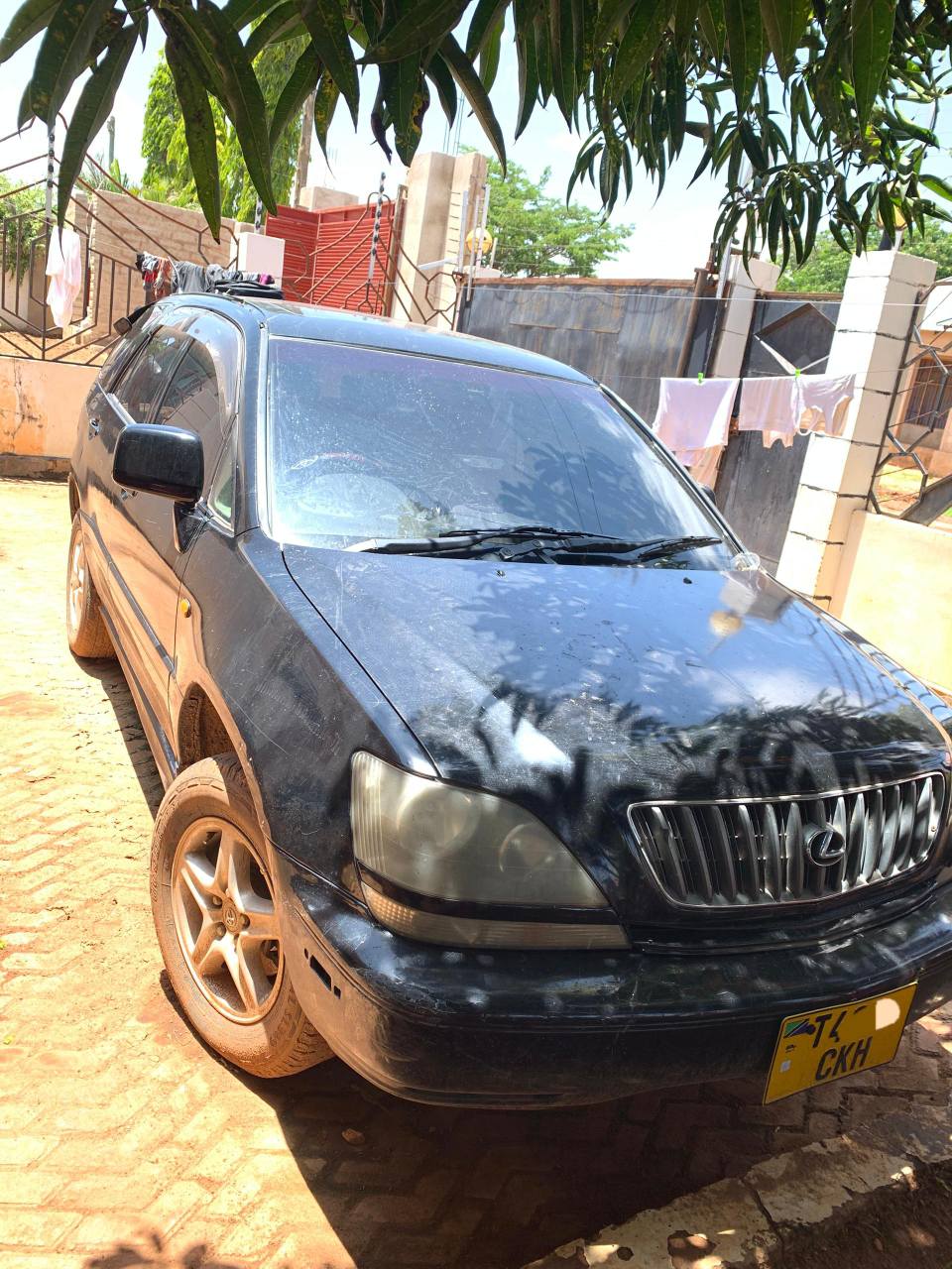 A picture of TOYOTA HARRIER OLD MODEL