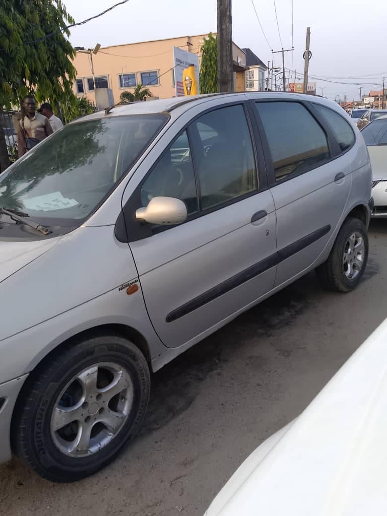 A picture of 2009 Renault scanic