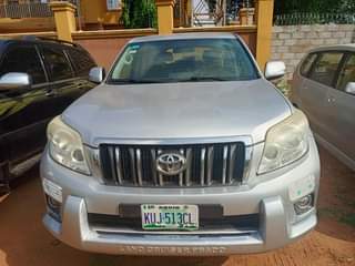 A picture of Toyota prado 2012