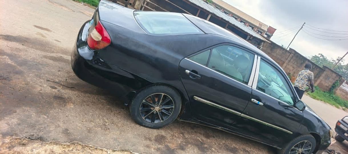 A picture of Toyota camry 2004 V6