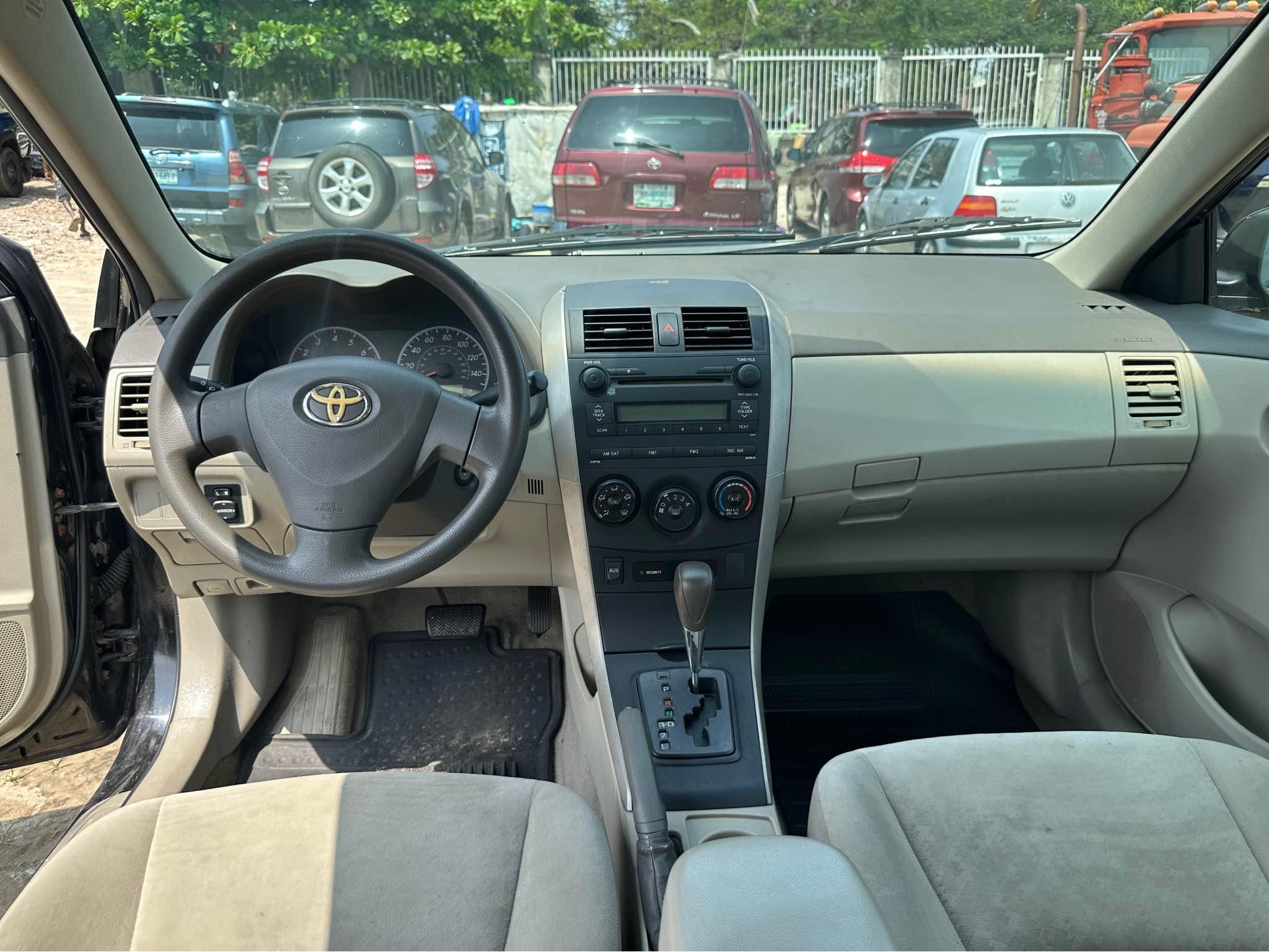 A picture of Toyota corolla LE 2009 10