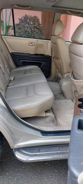 A picture of Super sharp 2003 highlander Good engine A c chilling Good