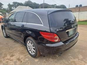 A picture of Distress Distress Clean 2006 R350 Mercedes Benz Everything perfectly Untempered