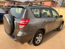 A picture of  010 Toyota RAV4 Read description for full details 