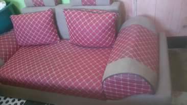 A picture of kitanda na godoro lake 80k sofa la wawawili 70k .