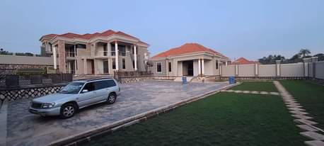 A picture of Kira 6bedrooms boys quarters on Half Acre selling 1 4billion