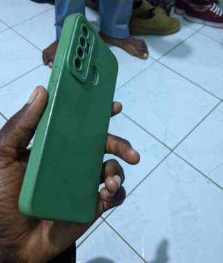 A picture of Camon 18 gb 128 ram 4 haijawah kufunguliwa exchange pia