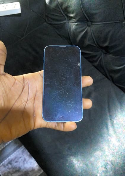 A picture of iPhone 13 mini