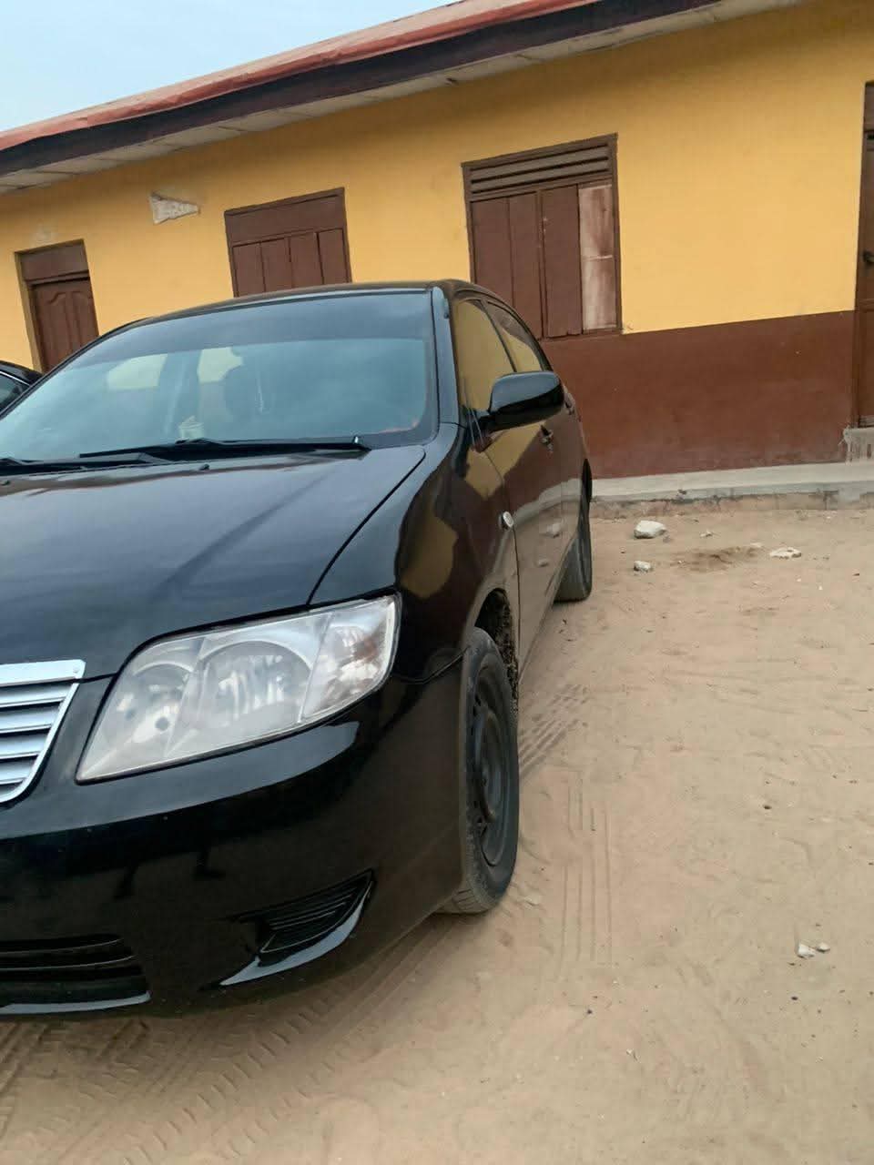 A picture of 2005 Toyota corolla bank type