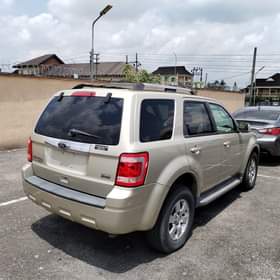 A picture of AVAILABLE NOW FORD ESCAPE 2010 MODEL FOREIGN USED MILK INTERIOR