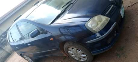 A picture of Almera Tino 2004 model
