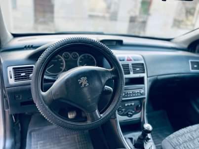 A picture of 307 PEUGEOT MANUAL 2004