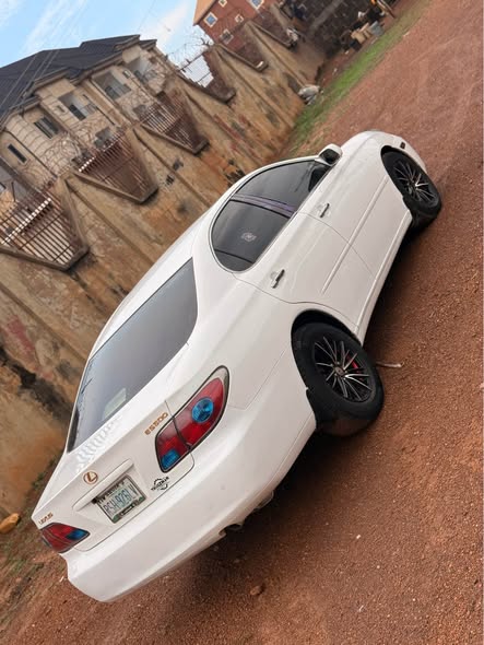 A picture of Lexus Es300 in pristine condition