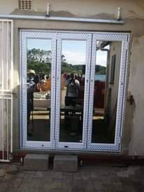 A picture of Glass and Aluminium