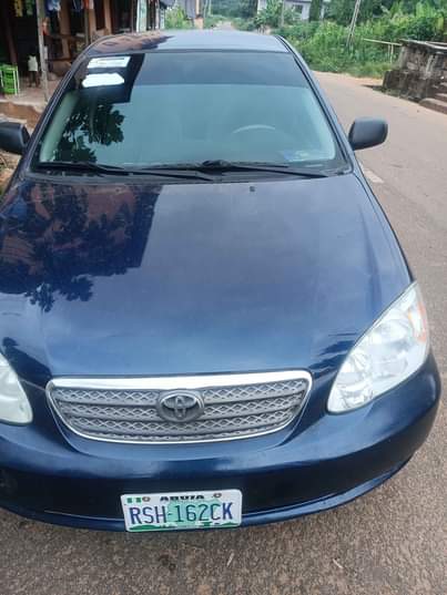 A picture of Toyota Corolla LE 07