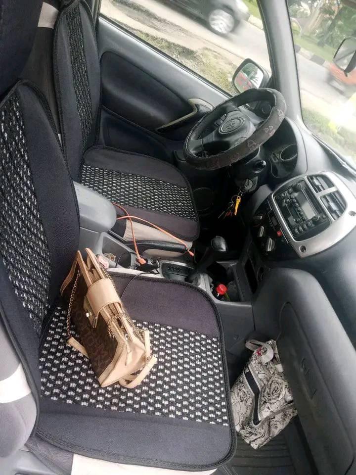 A picture of 2004 Toyota Rav4