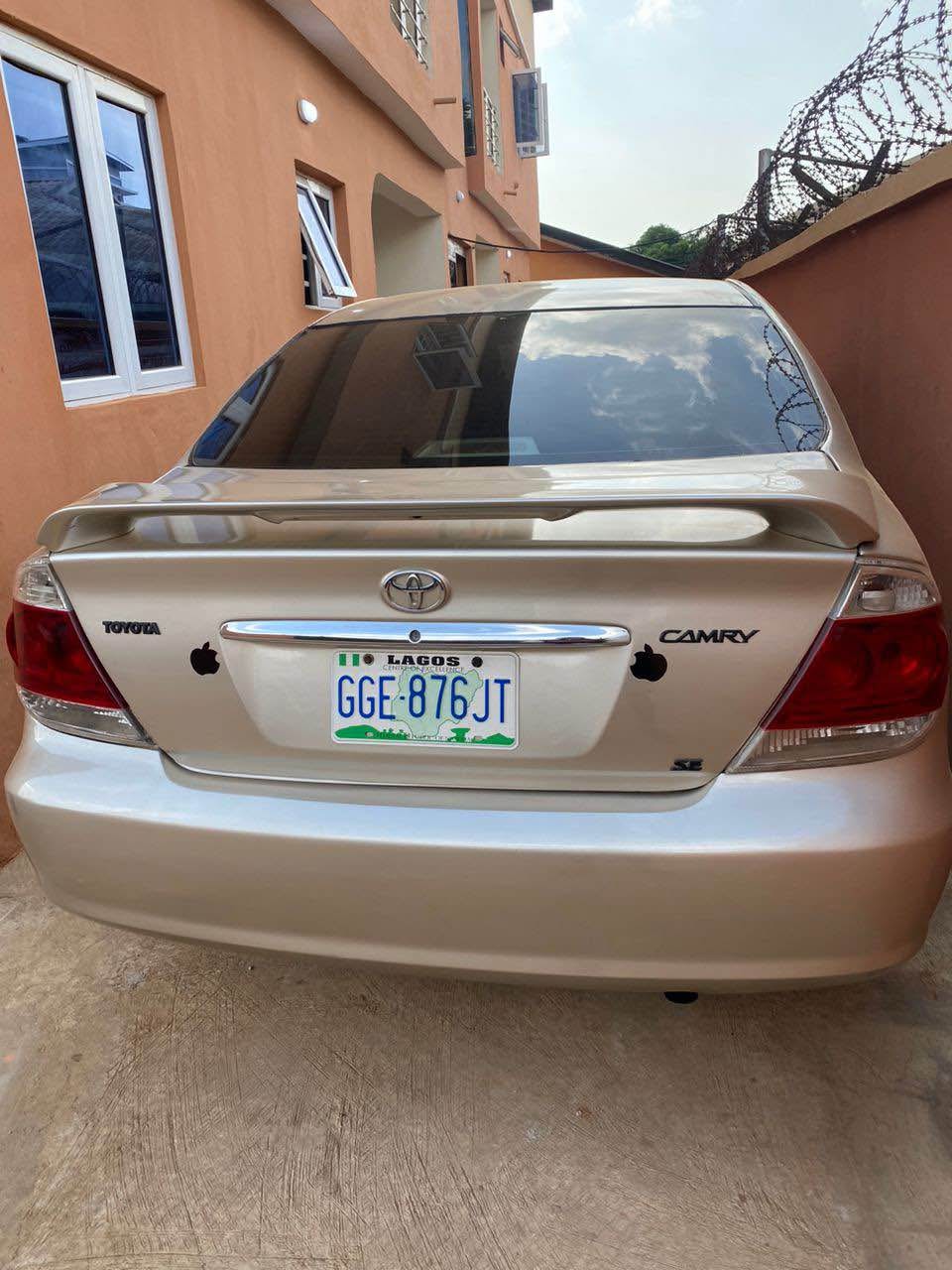 A picture of Toyota Camry 06