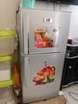 A picture of Nauza friji mbili na vtu vingnee