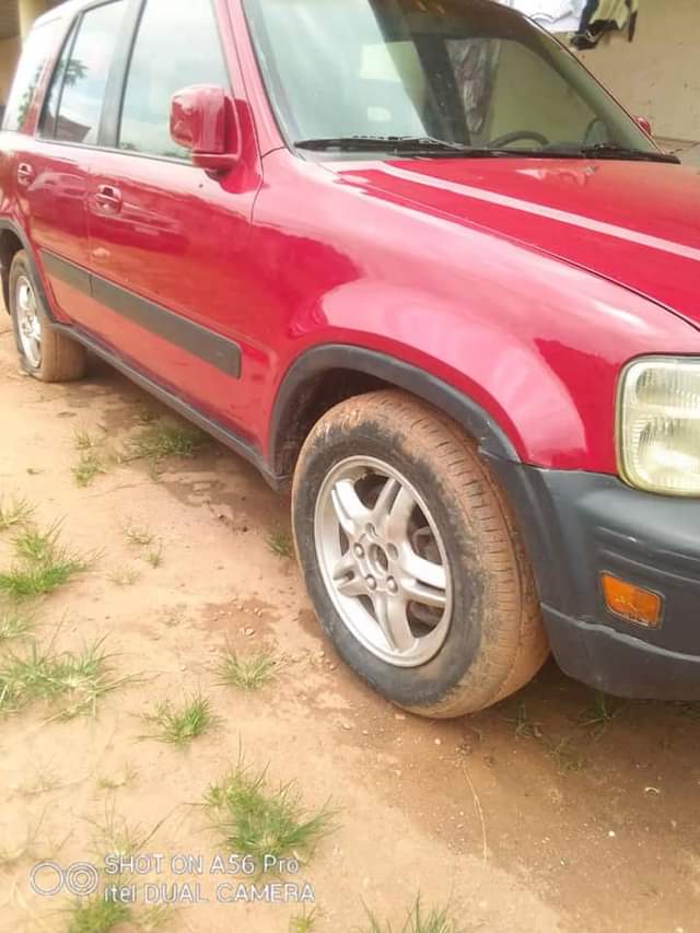 A picture of Honda crv 2000 model