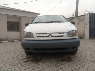A picture of Toyota Siena 2001 model Nigerian used