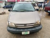 A picture of Toyota sienna 1999