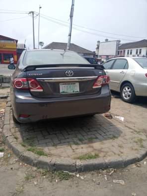 A picture of 2010 model of Toyota Corolla engine body ac very okay