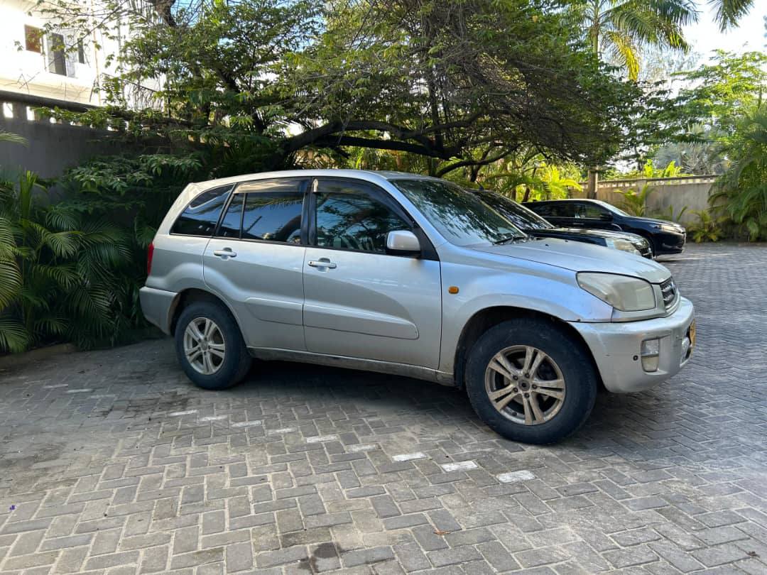 A picture of 2002 TOYOTA RAV4 FOR SALE