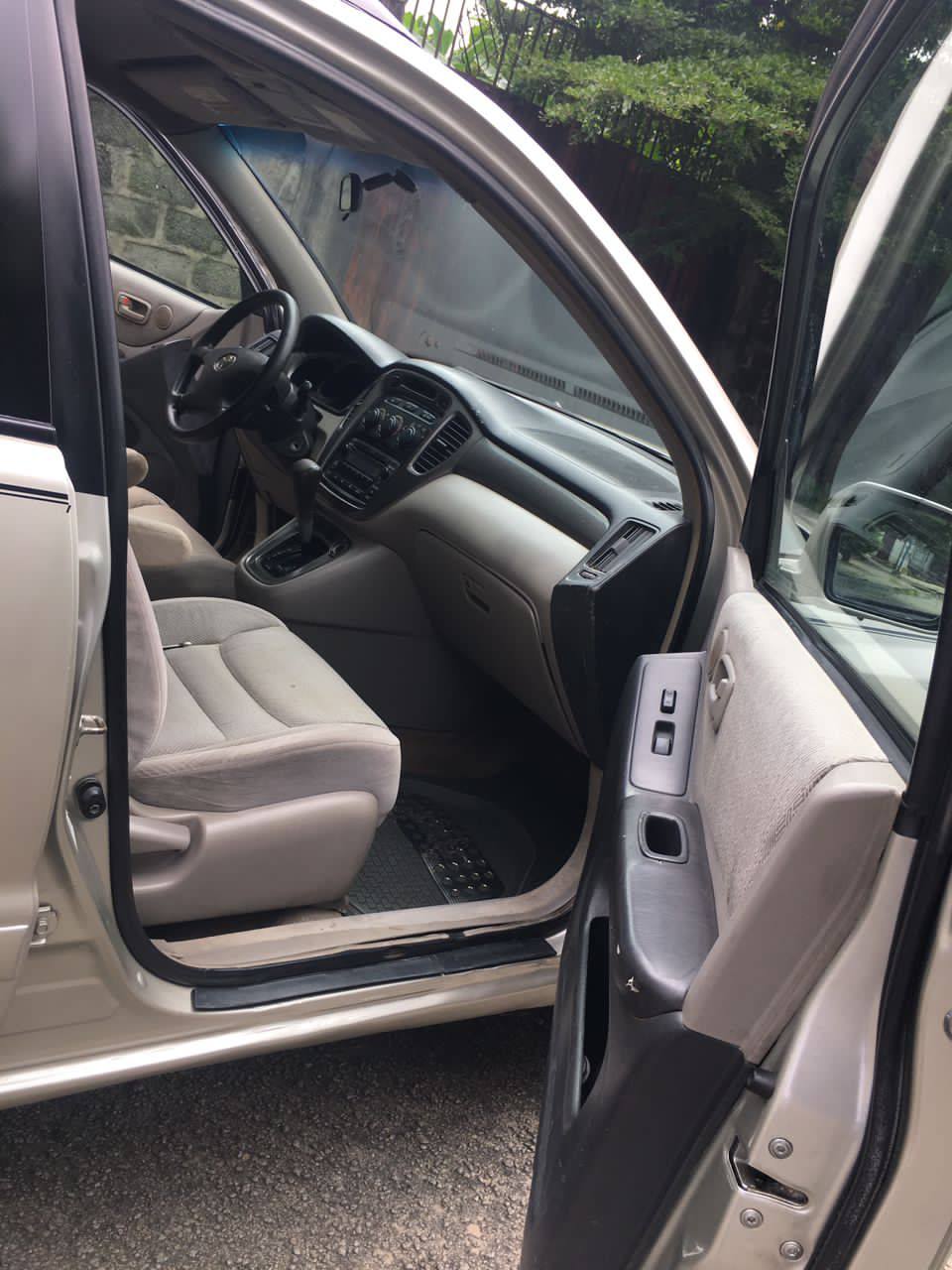 A picture of 2003 TOYOTA HIGHLANDER super sharp smooth ride 