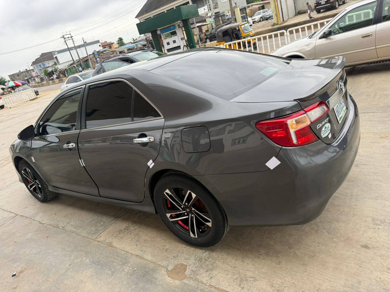 A picture of TOYOTA CAMRY SE 2013
