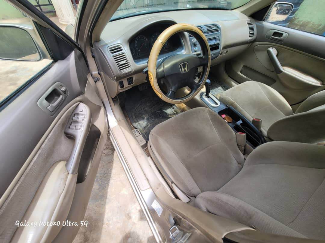 A picture of Honda Civic 2003 model Engine and gear is perfect AC